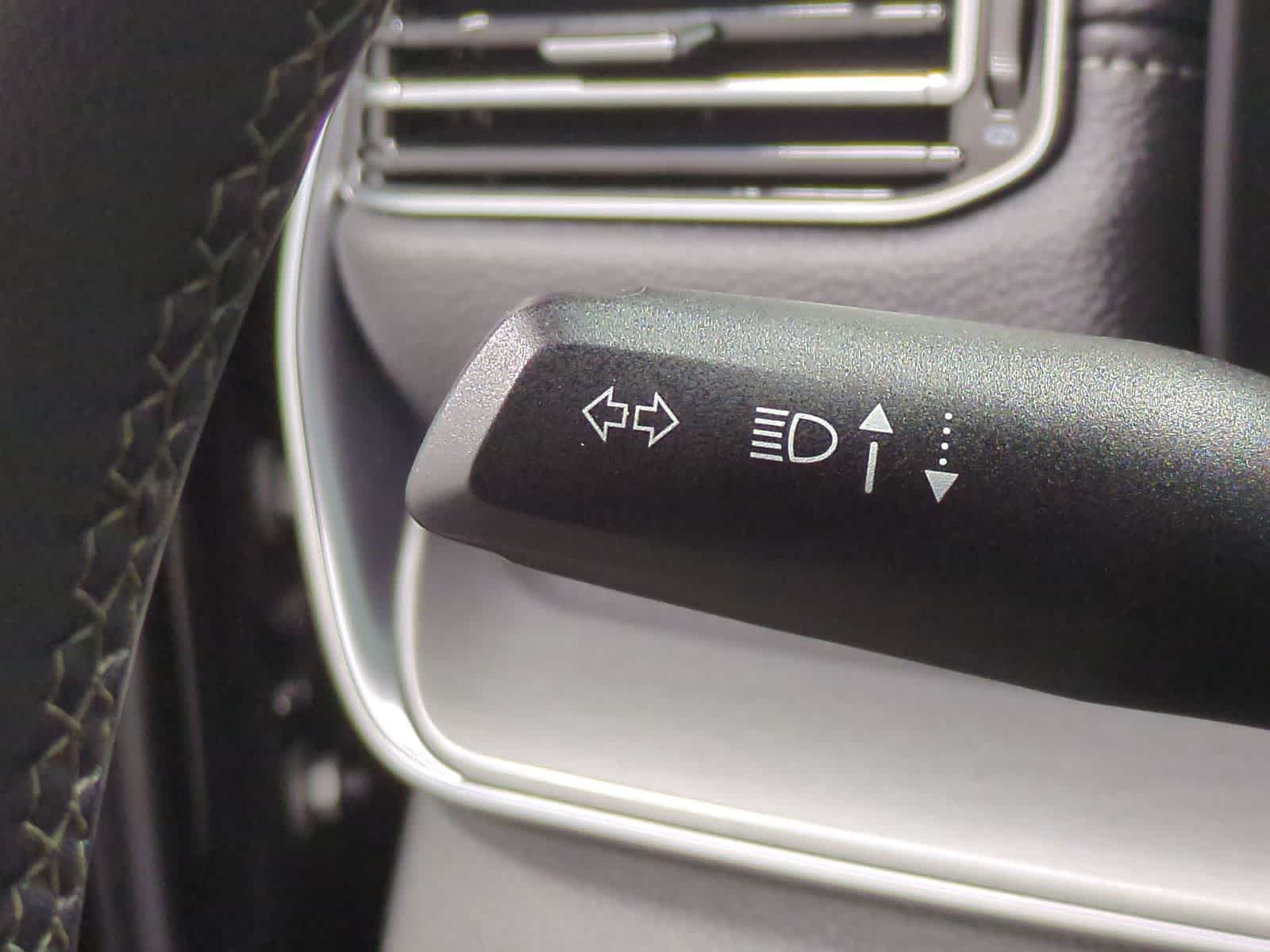 Thumbnail: 2023 Jeep Wagoneer - 27