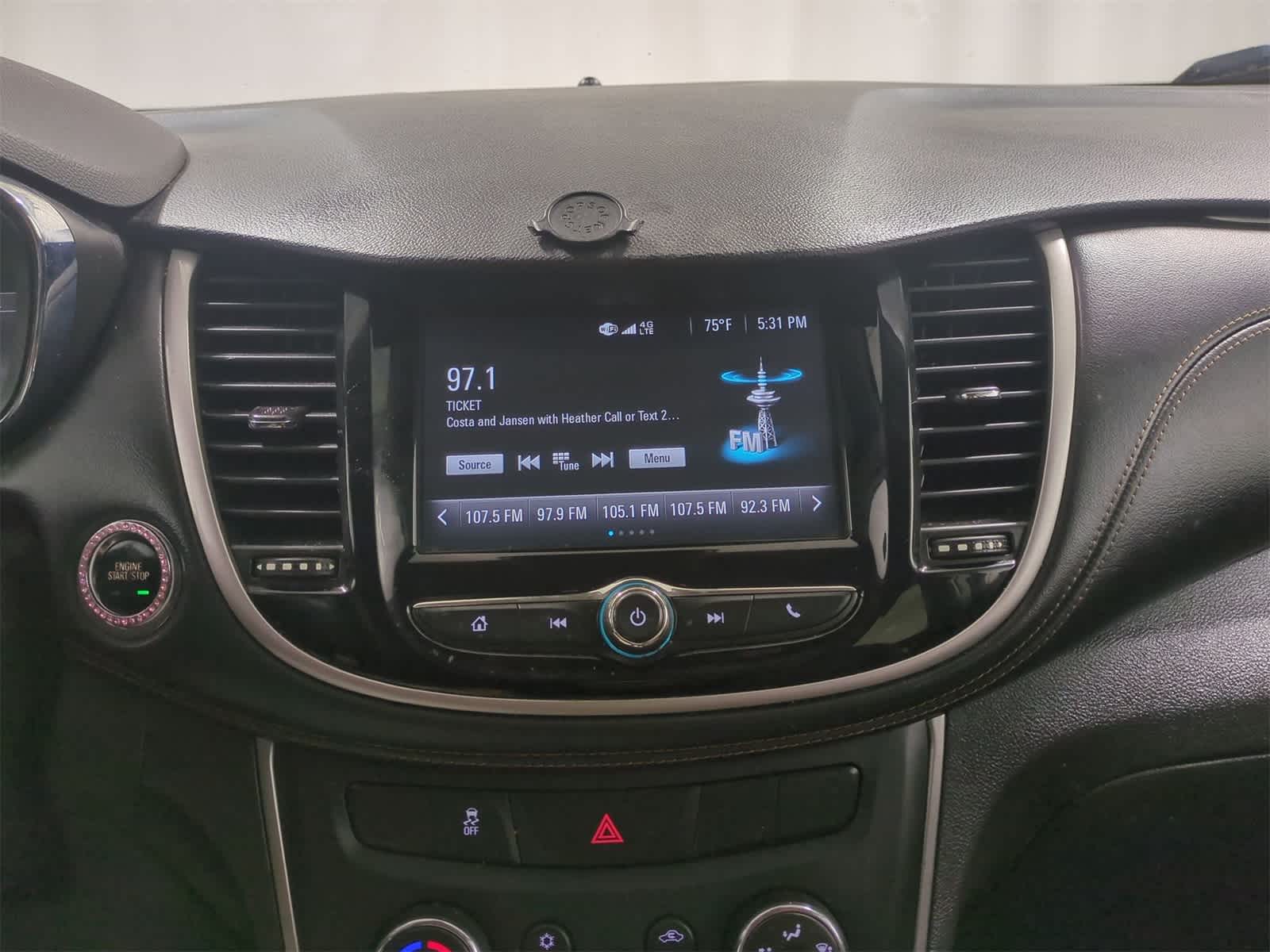 Thumbnail: 2017 Chevrolet Trax - 28