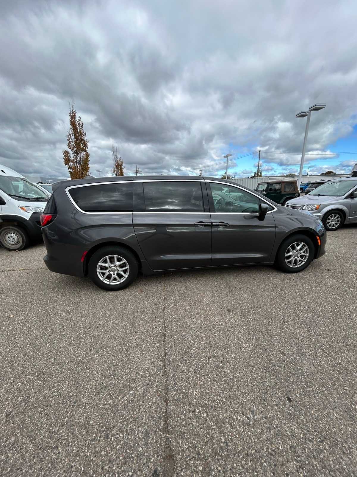 Thumbnail: 2017 Chrysler Pacifica - 11