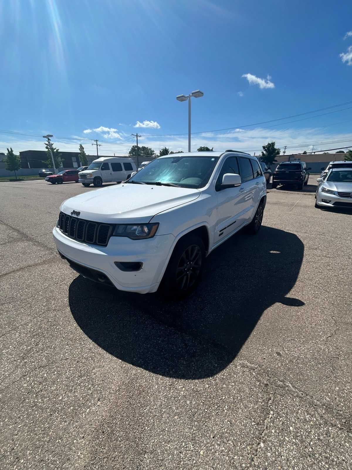 Thumbnail: 2017 Jeep Grand Cherokee - 4