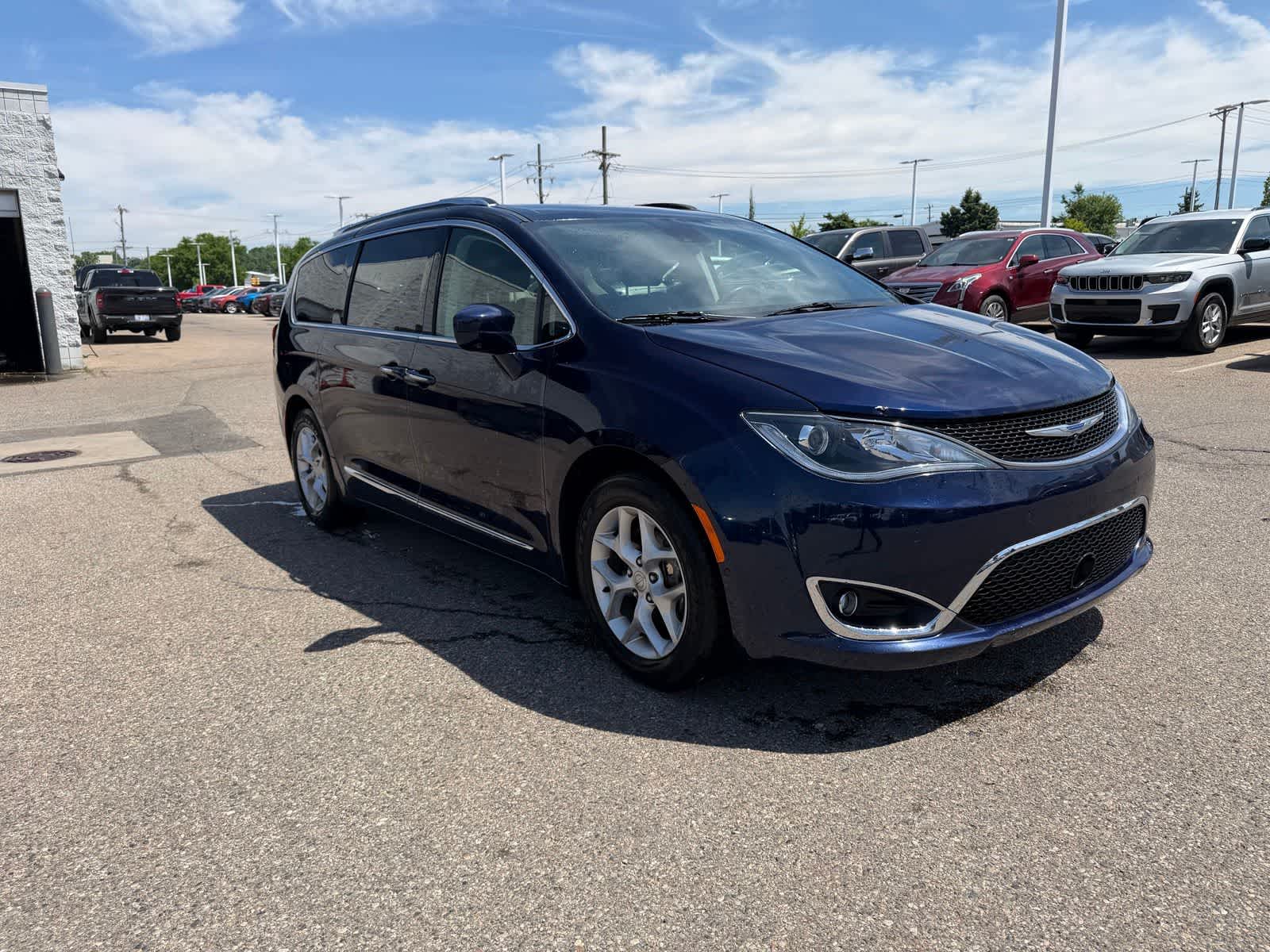 Thumbnail: 2019 Chrysler Pacifica - 9