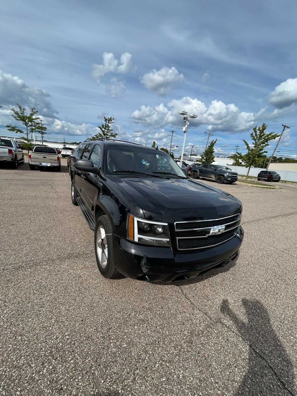 Thumbnail: 2011 Chevrolet Suburban - 6
