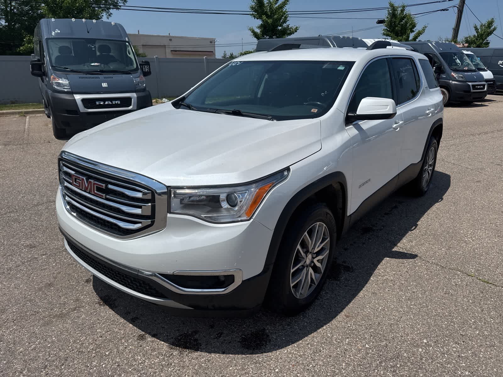 2019 GMC Acadia SLE Hero Image