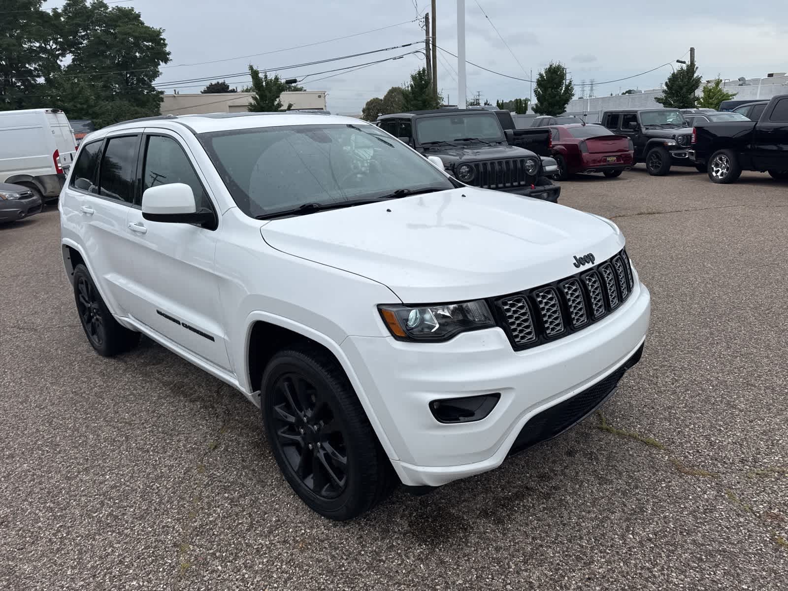 Thumbnail: 2022 Jeep Grand Cherokee - 8