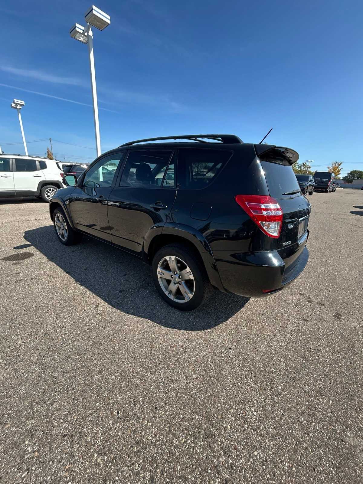 Thumbnail: 2010 Toyota RAV4 - 23
