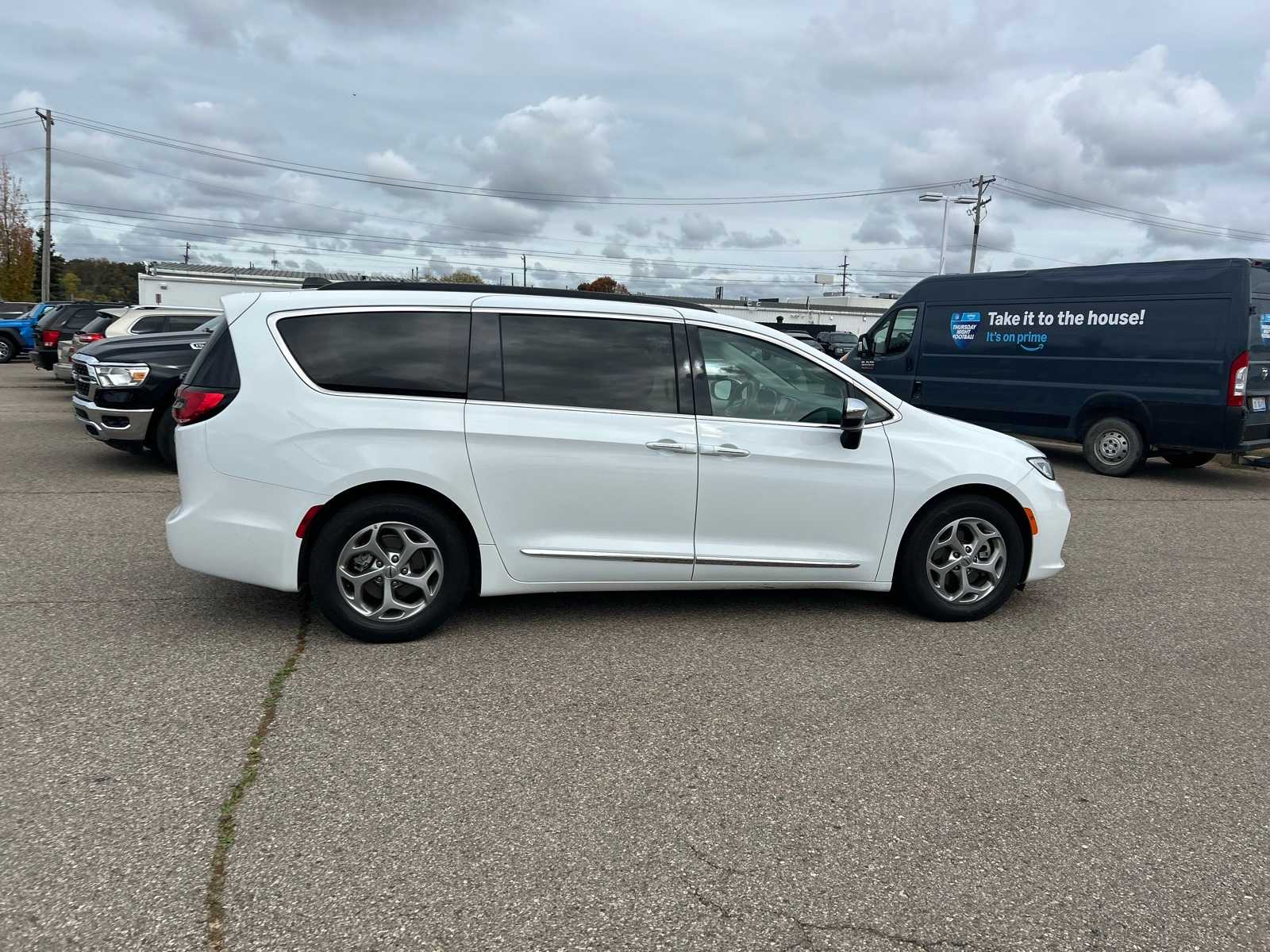 Thumbnail: 2023 Chrysler Pacifica - 16