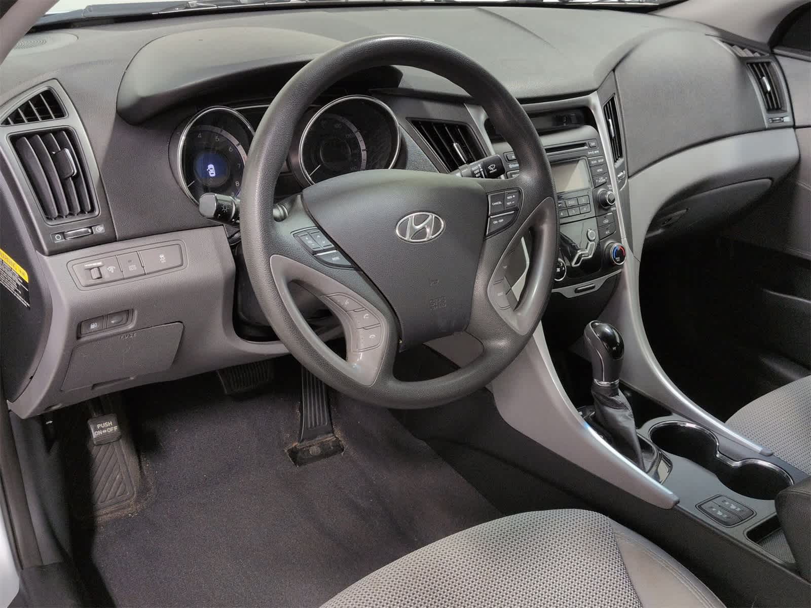 Thumbnail: 2013 Hyundai Sonata - 10