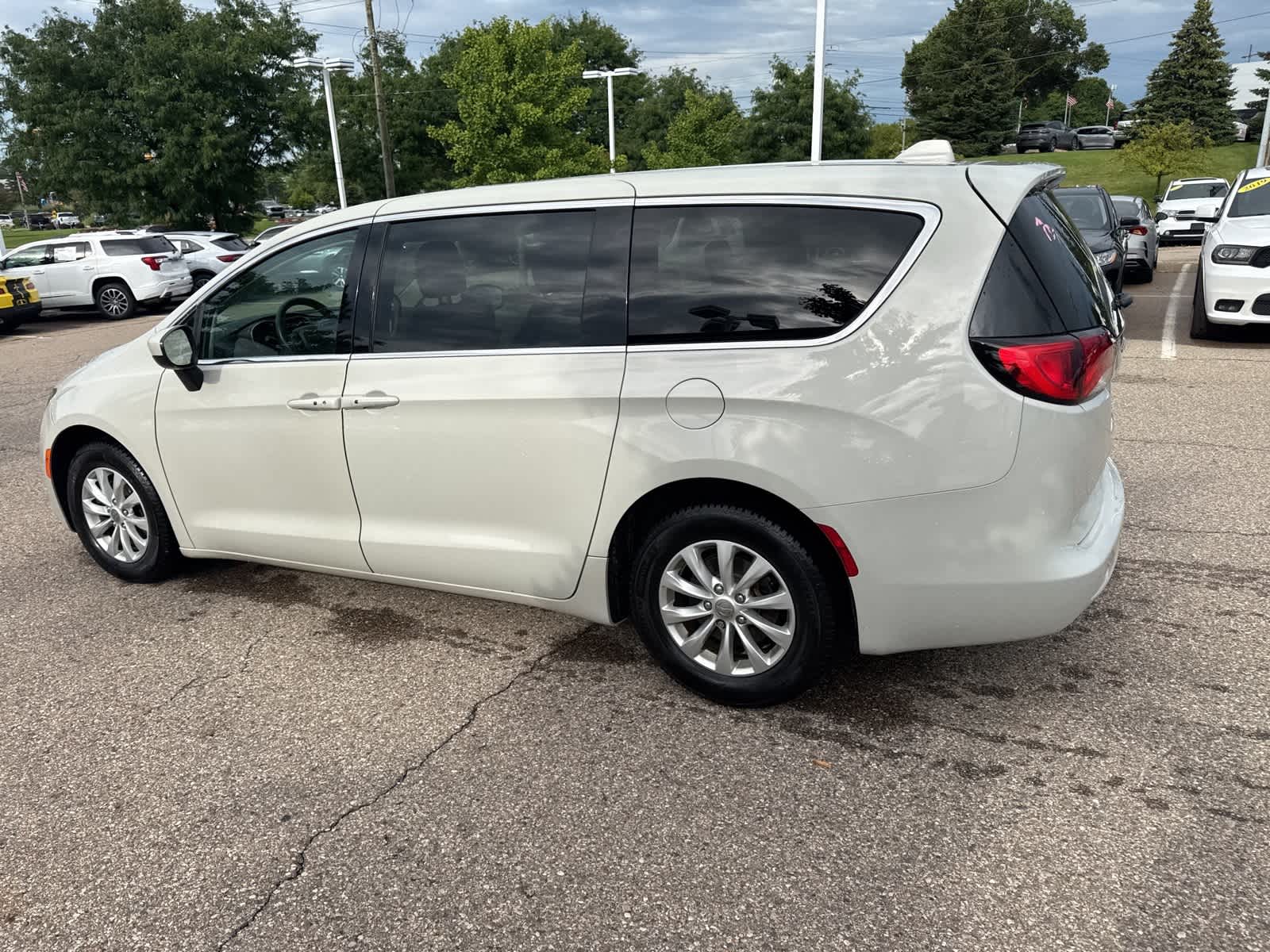 Thumbnail: 2017 Chrysler Pacifica - 26