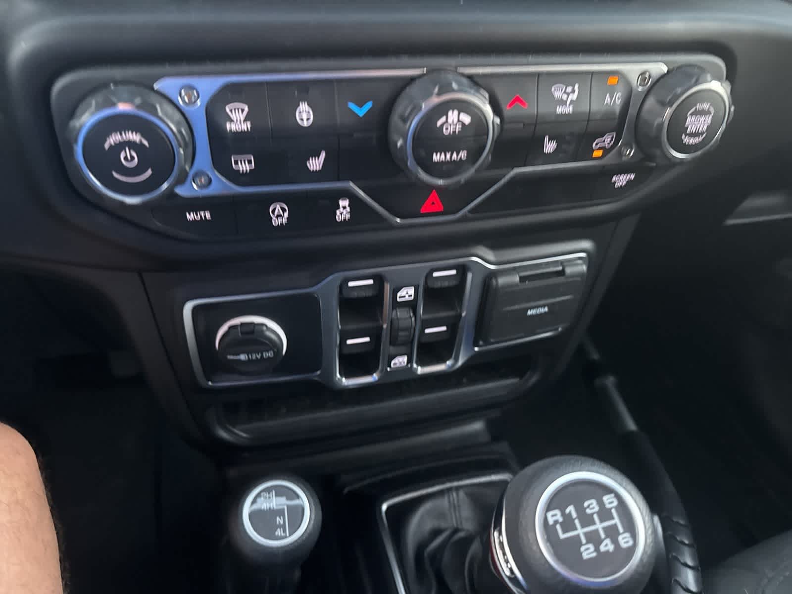 Thumbnail: 2023 Jeep Wrangler - 36