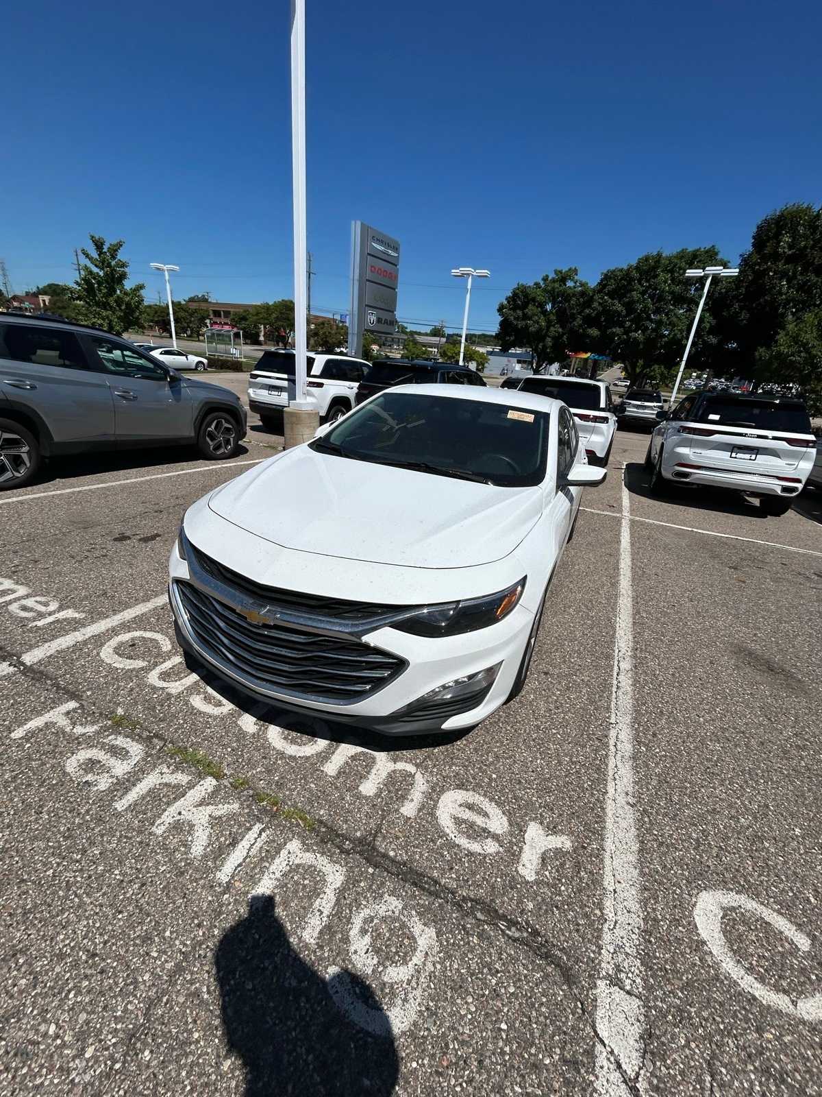 Thumbnail: 2023 Chevrolet Malibu - 3