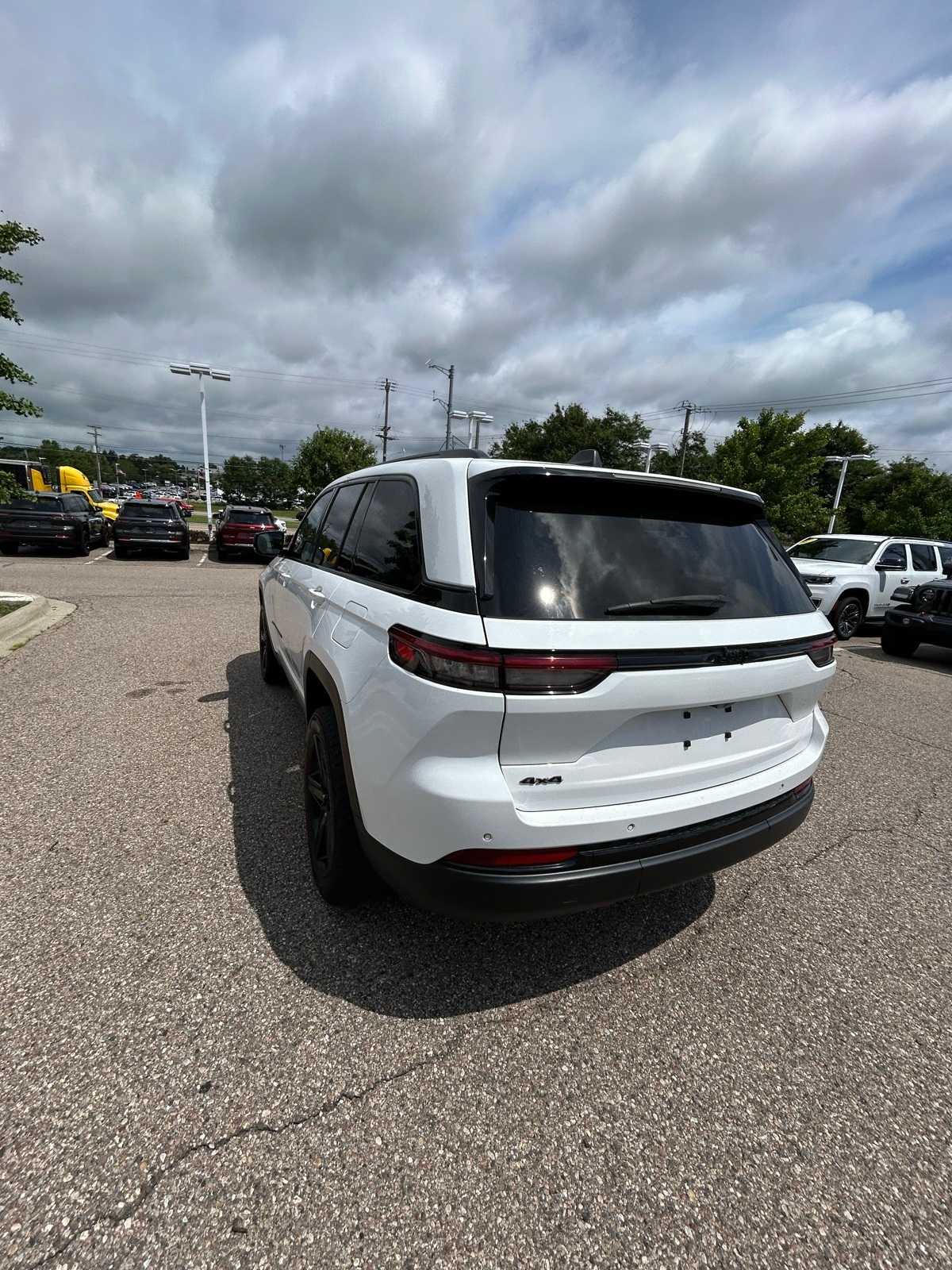 Thumbnail: 2023 Jeep Grand Cherokee - 19