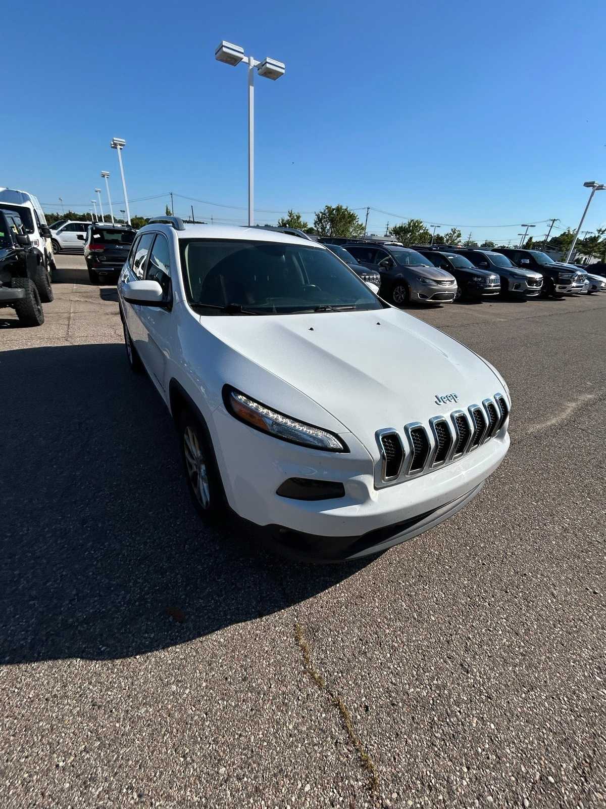 Thumbnail: 2016 Jeep Cherokee - 9
