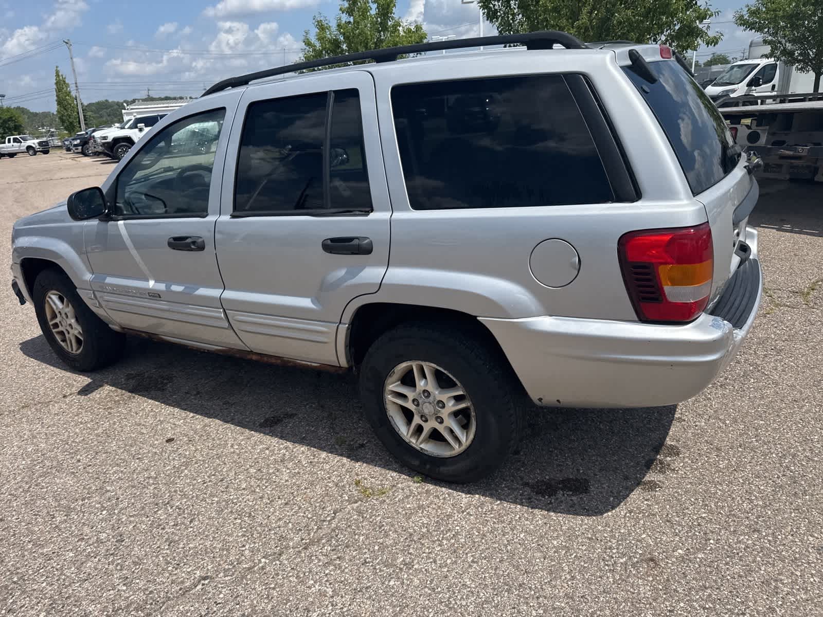 Thumbnail: 2004 Jeep Grand Cherokee - 23