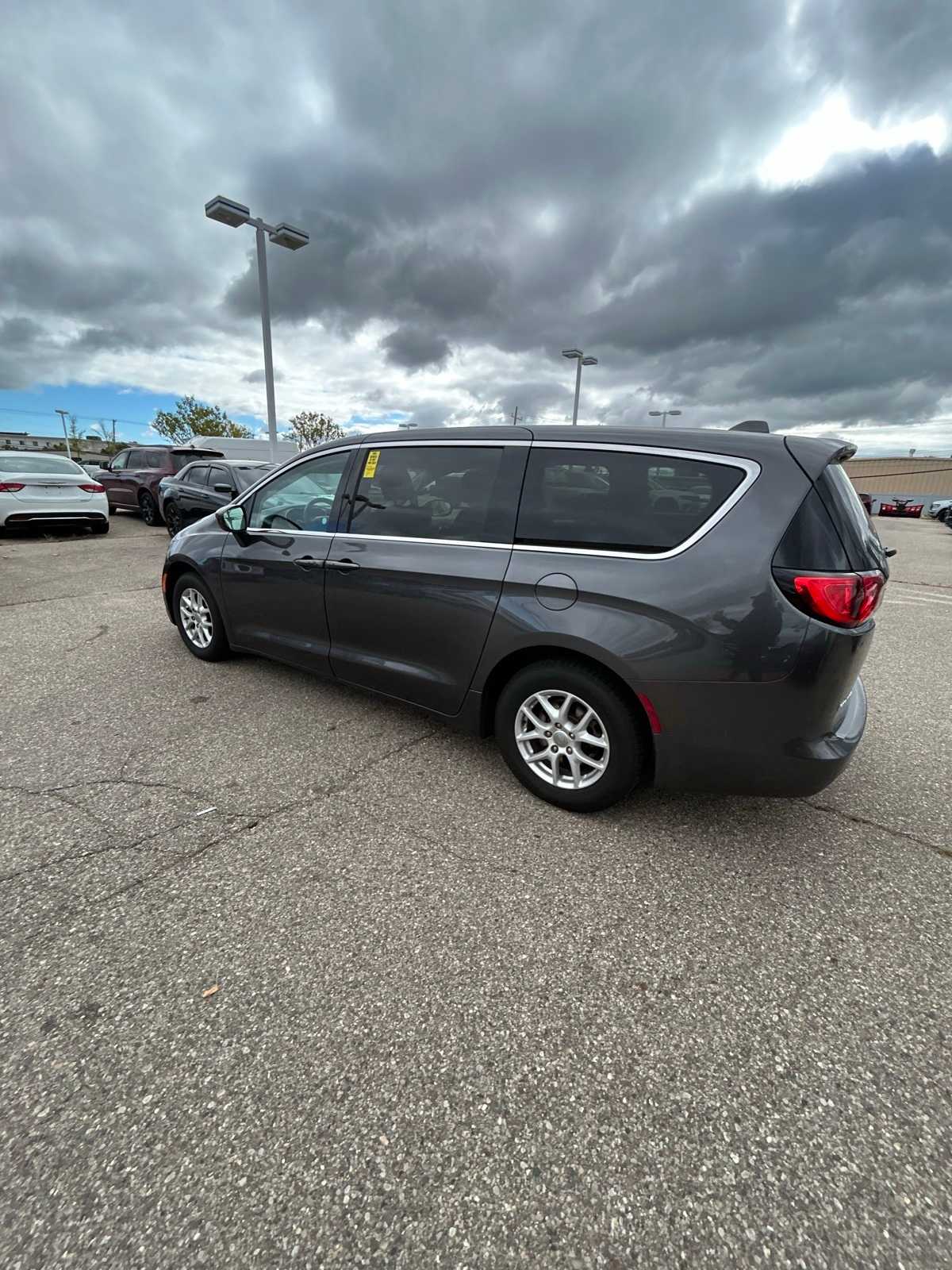 Thumbnail: 2017 Chrysler Pacifica - 24