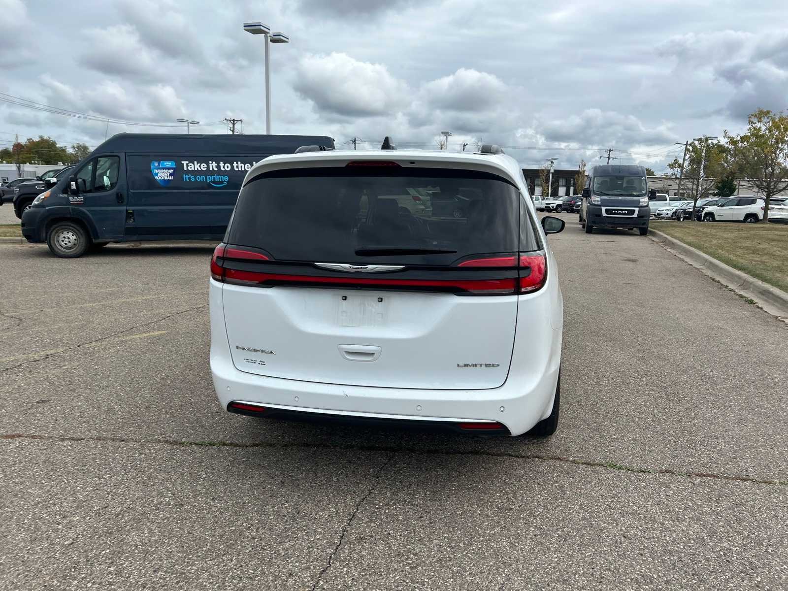 Thumbnail: 2023 Chrysler Pacifica - 21
