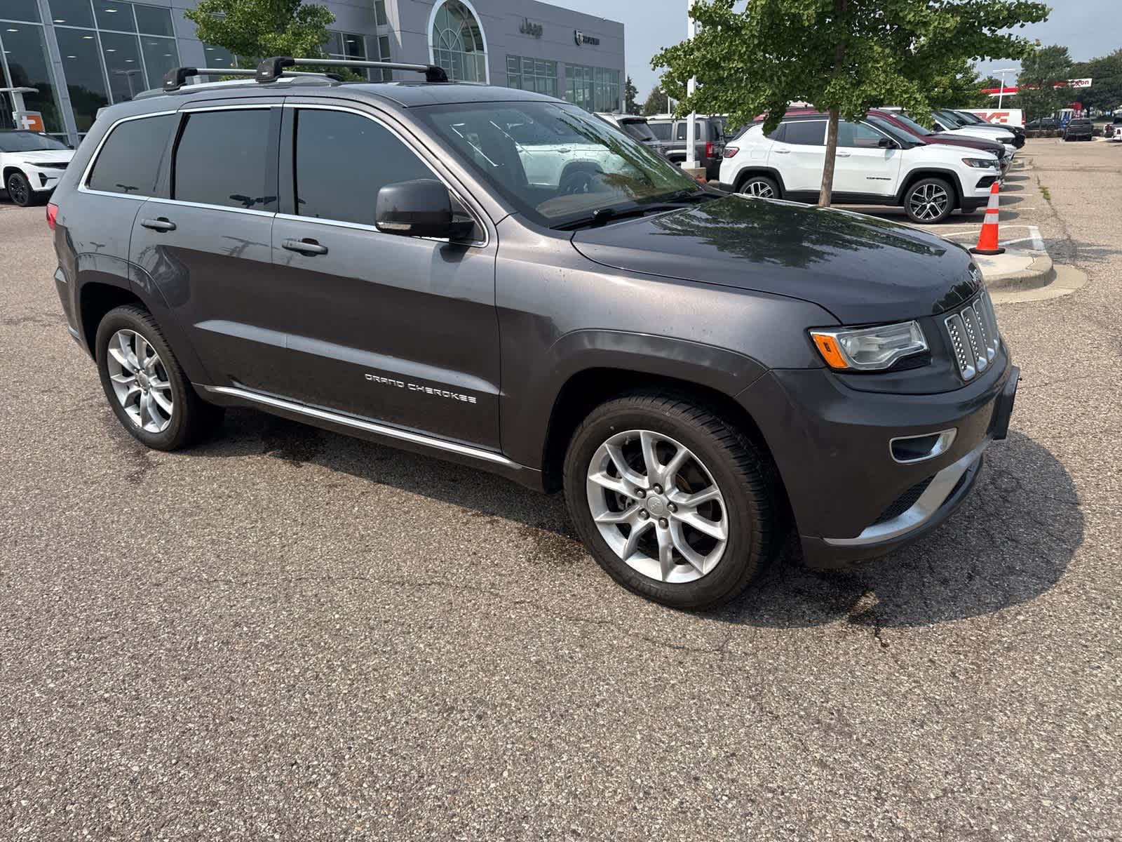 Thumbnail: 2015 Jeep Grand Cherokee - 11