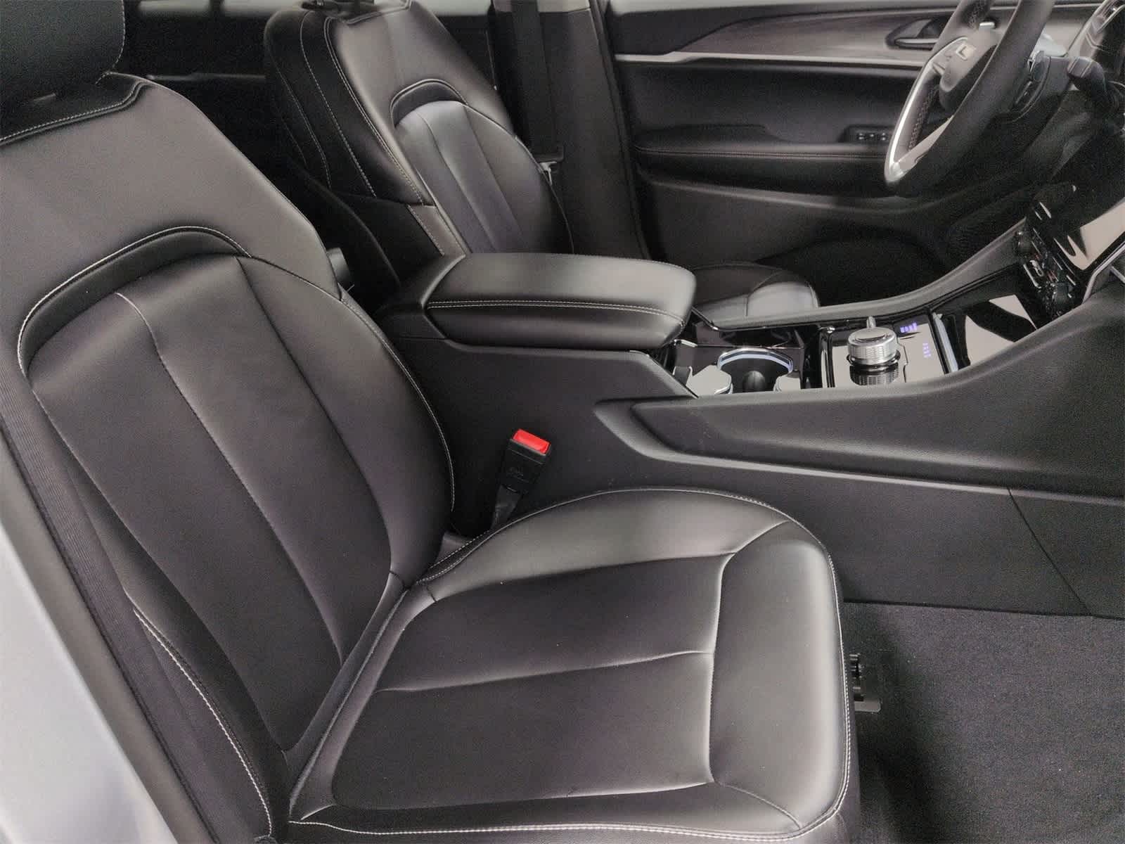 Thumbnail: 2023 Jeep Grand Cherokee - 21