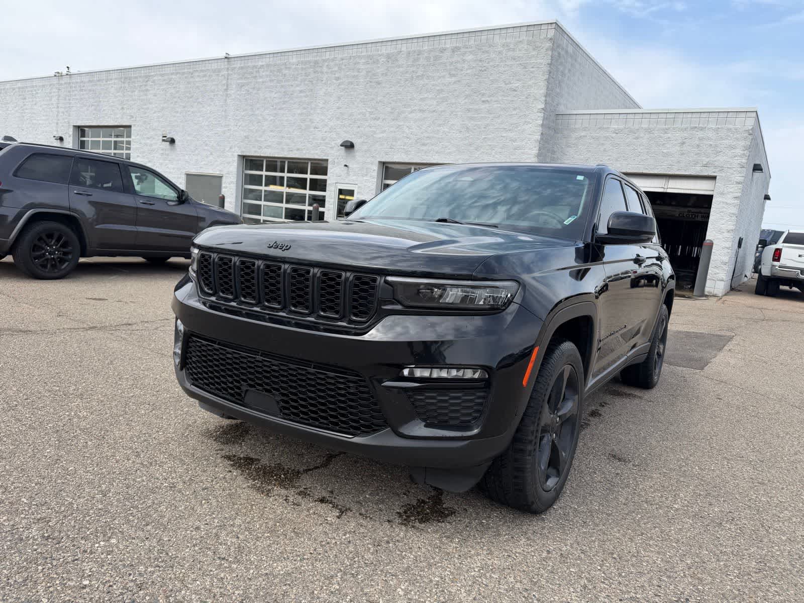 Thumbnail: 2023 Jeep Grand Cherokee - 3