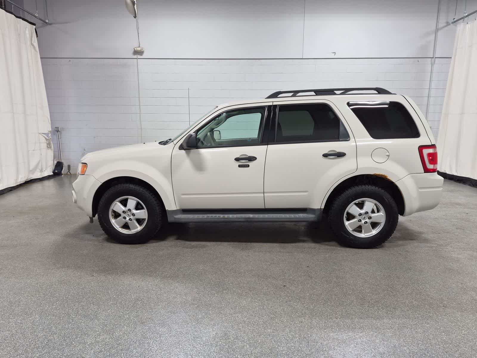 Thumbnail: 2011 Ford Escape - 10
