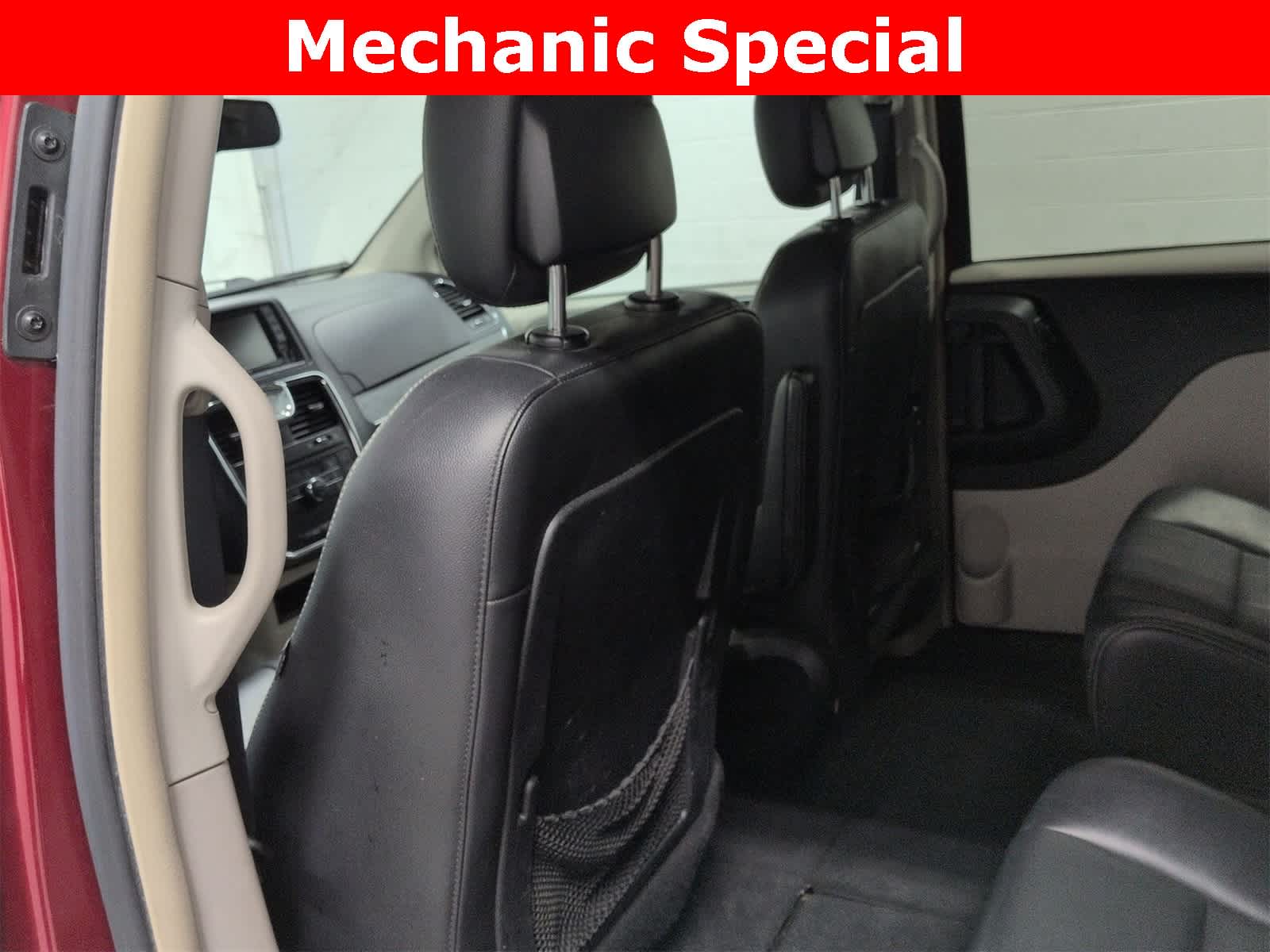 Thumbnail: 2012 Chrysler Town & Country - 19