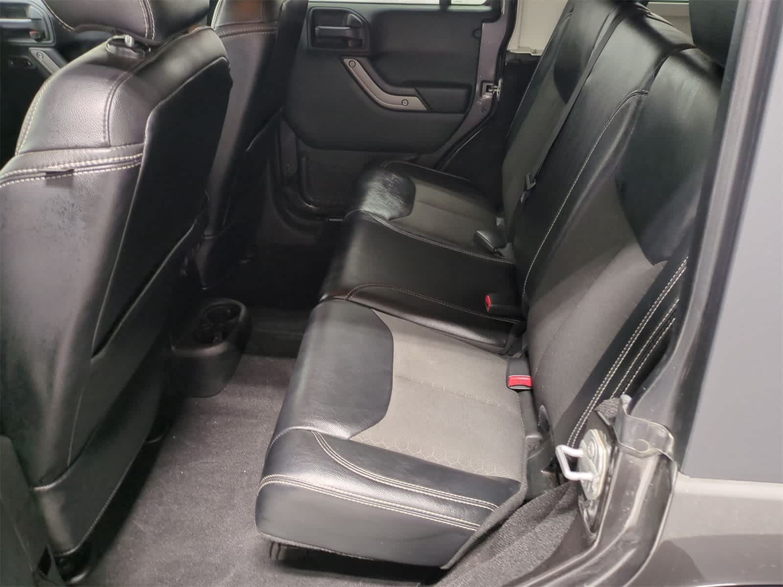 Thumbnail: 2018 Jeep Wrangler - 19