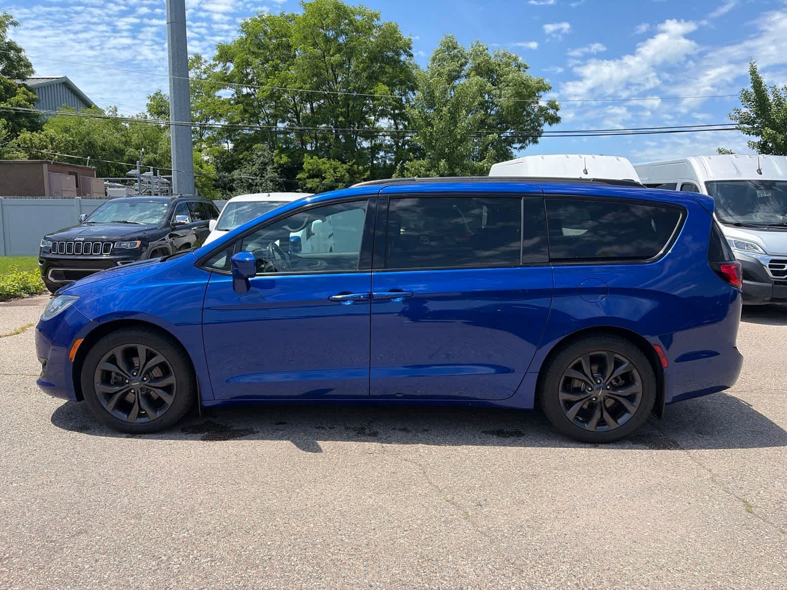 Thumbnail: 2019 Chrysler Pacifica - 8