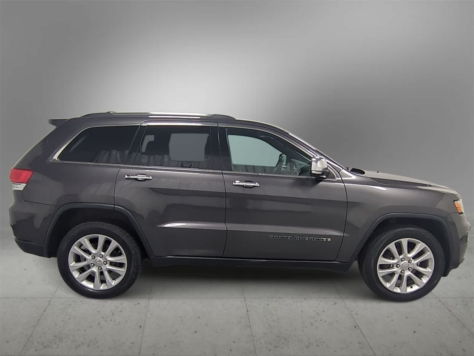 Thumbnail: 2017 Jeep Grand Cherokee - 9