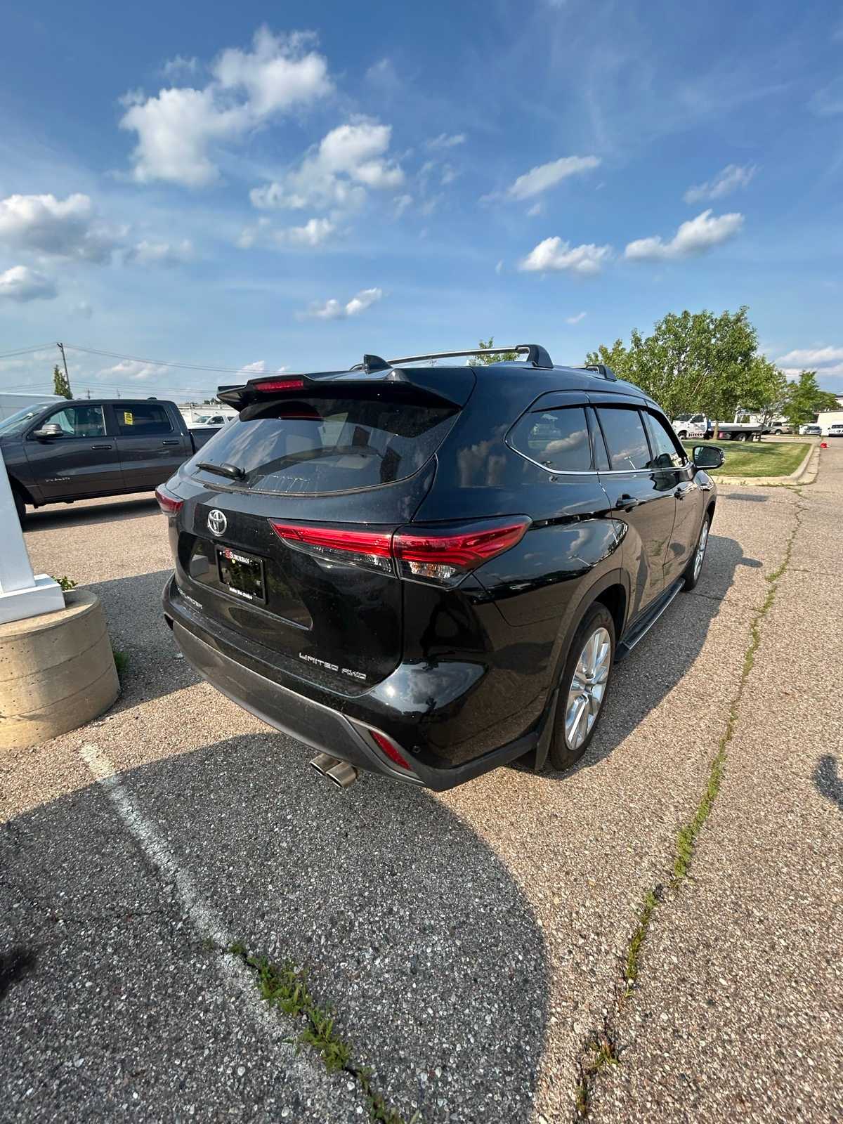 Thumbnail: 2023 Toyota Highlander - 20