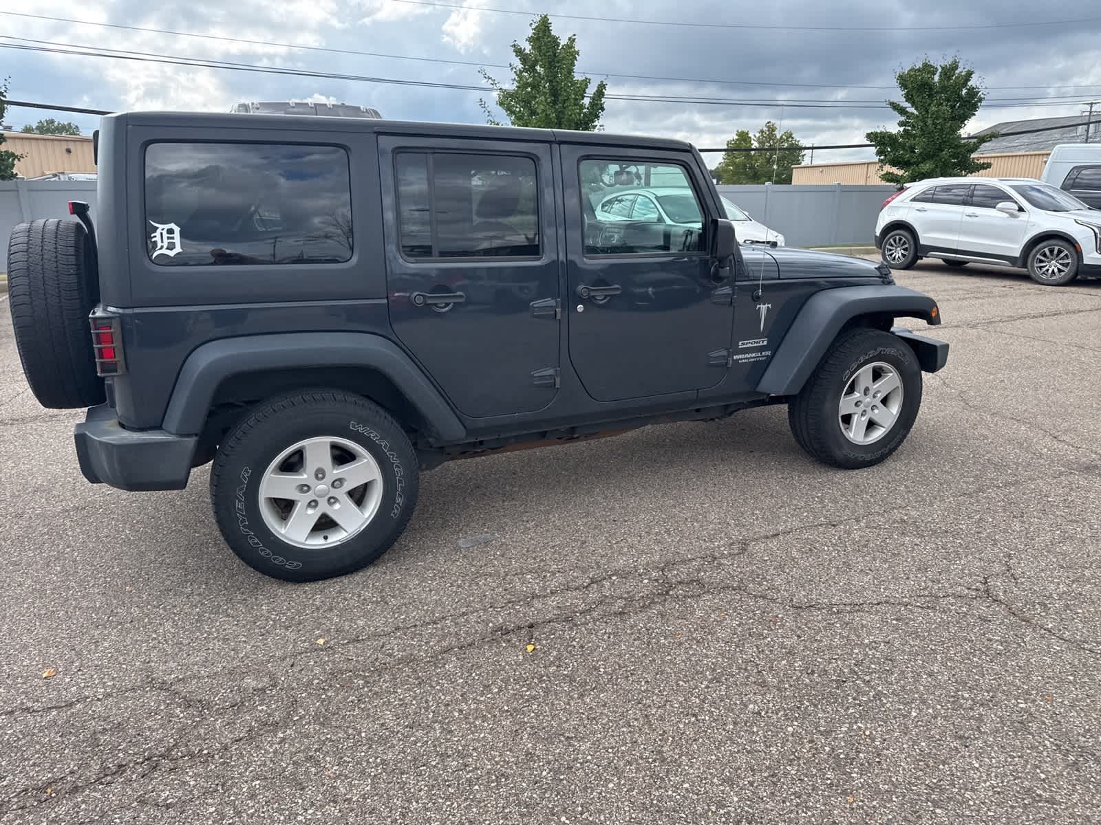 Thumbnail: 2017 Jeep Wrangler - 16