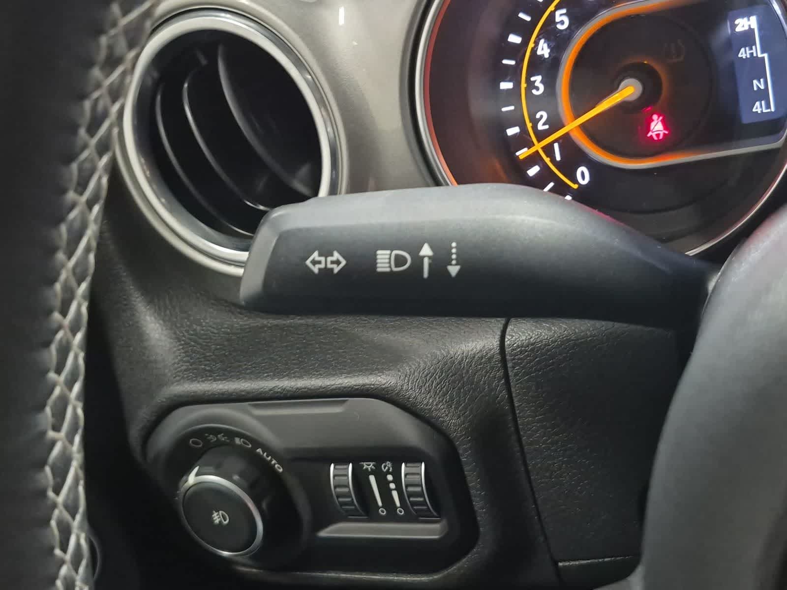 Thumbnail: 2019 Jeep Wrangler - 32