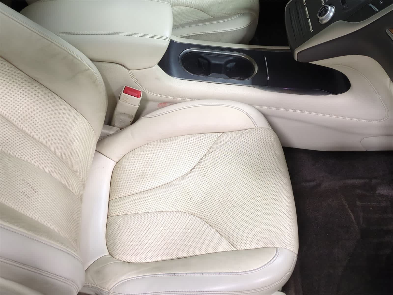 Thumbnail: 2015 Lincoln MKC - 24