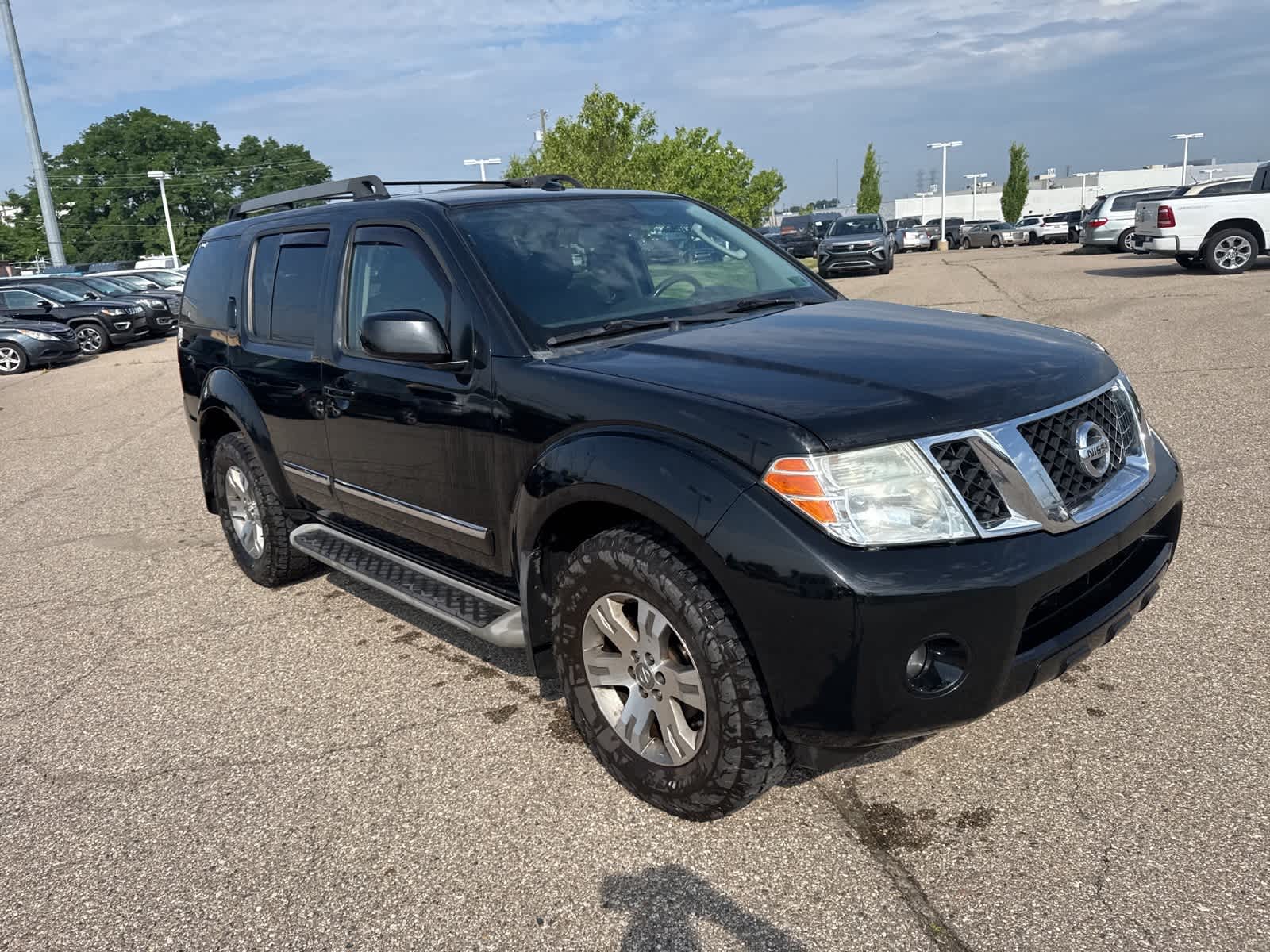 Thumbnail: 2012 Nissan Pathfinder - 9