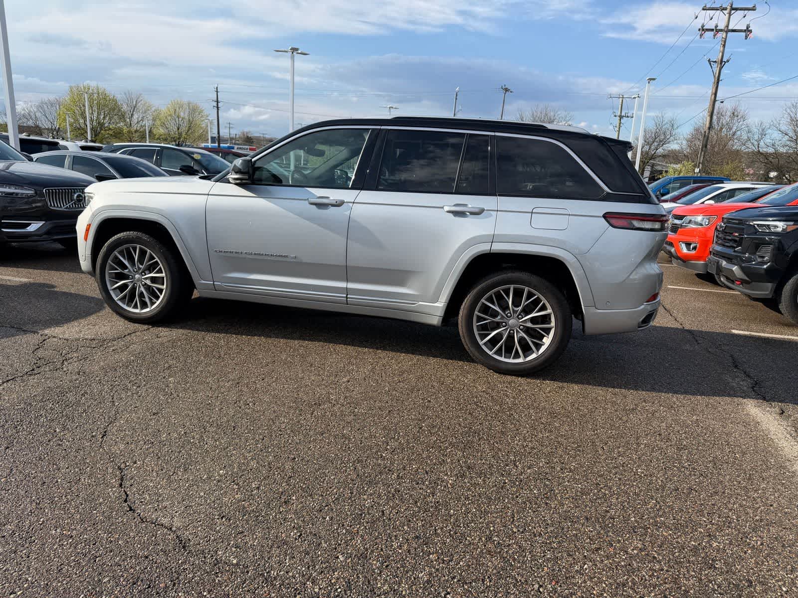 Thumbnail: 2022 Jeep Grand Cherokee - 28