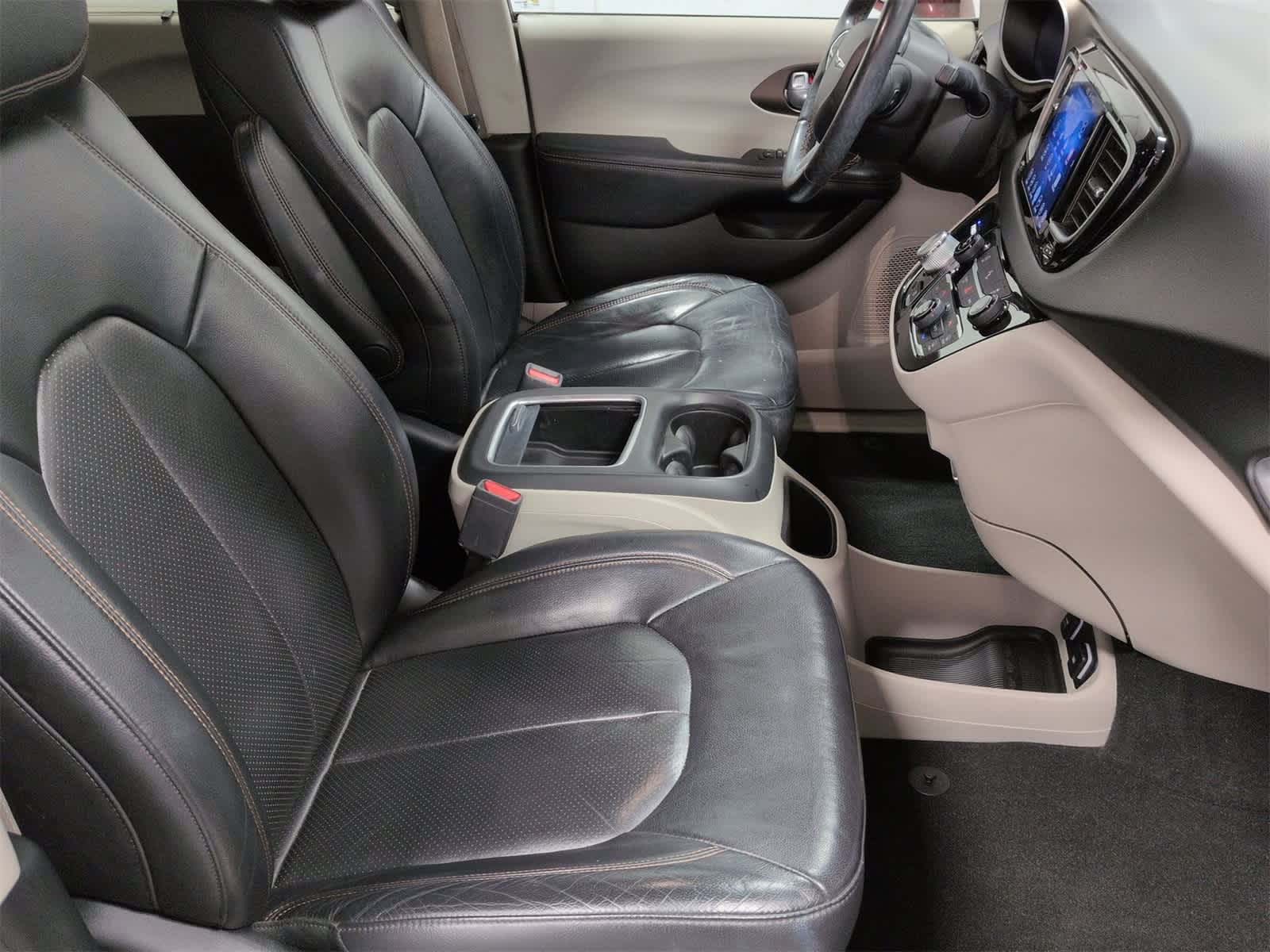 Thumbnail: 2017 Chrysler Pacifica - 23