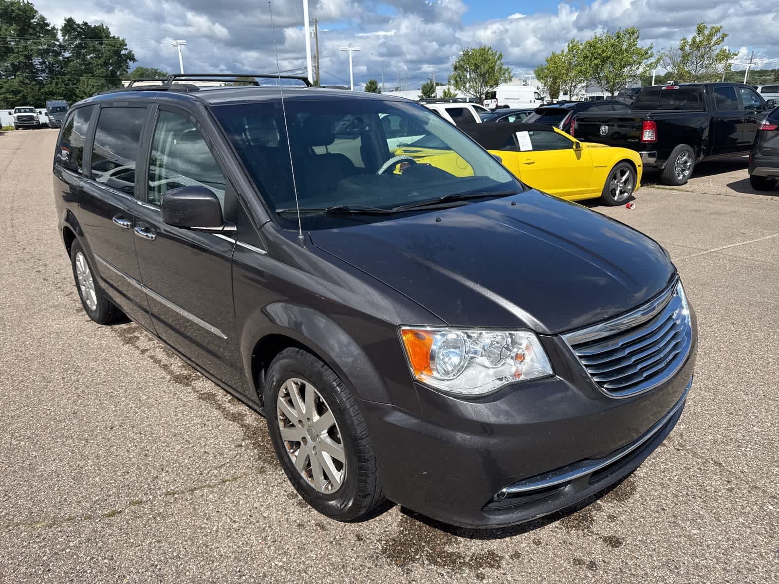 Thumbnail: 2015 Chrysler Town & Country - 7