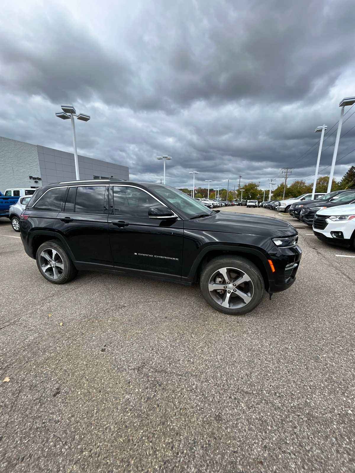 Thumbnail: 2023 Jeep Grand Cherokee - 8