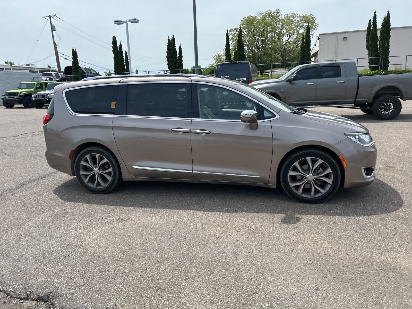 2018 Chrysler Pacifica Limited 12