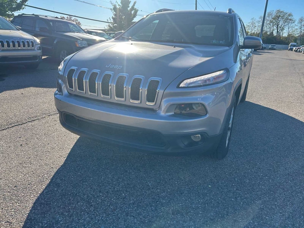 Used 2018 Jeep Cherokee Latitude Plus SUV