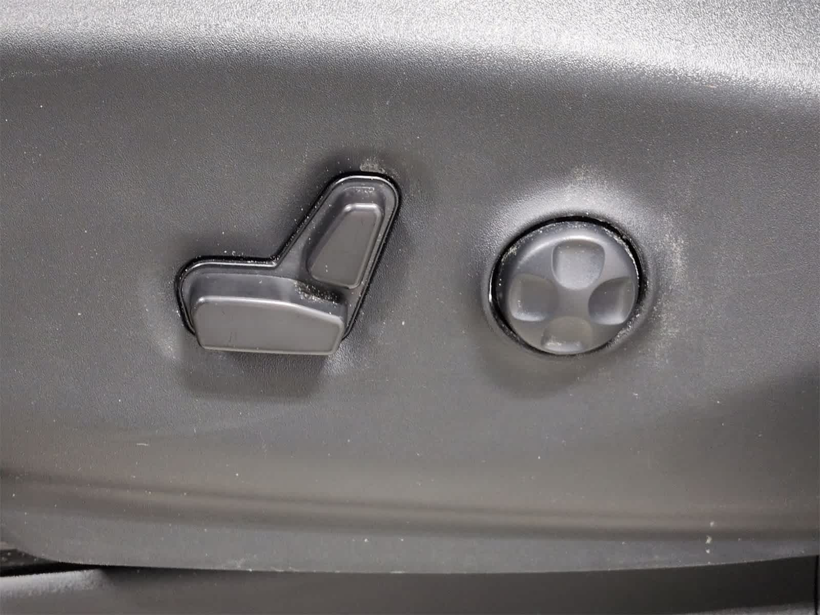 Thumbnail: 2024 Chrysler Pacifica - 18