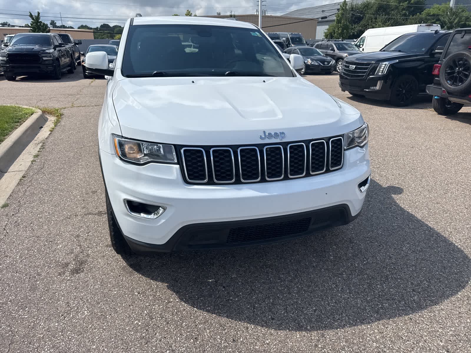 Thumbnail: 2020 Jeep Grand Cherokee - 6