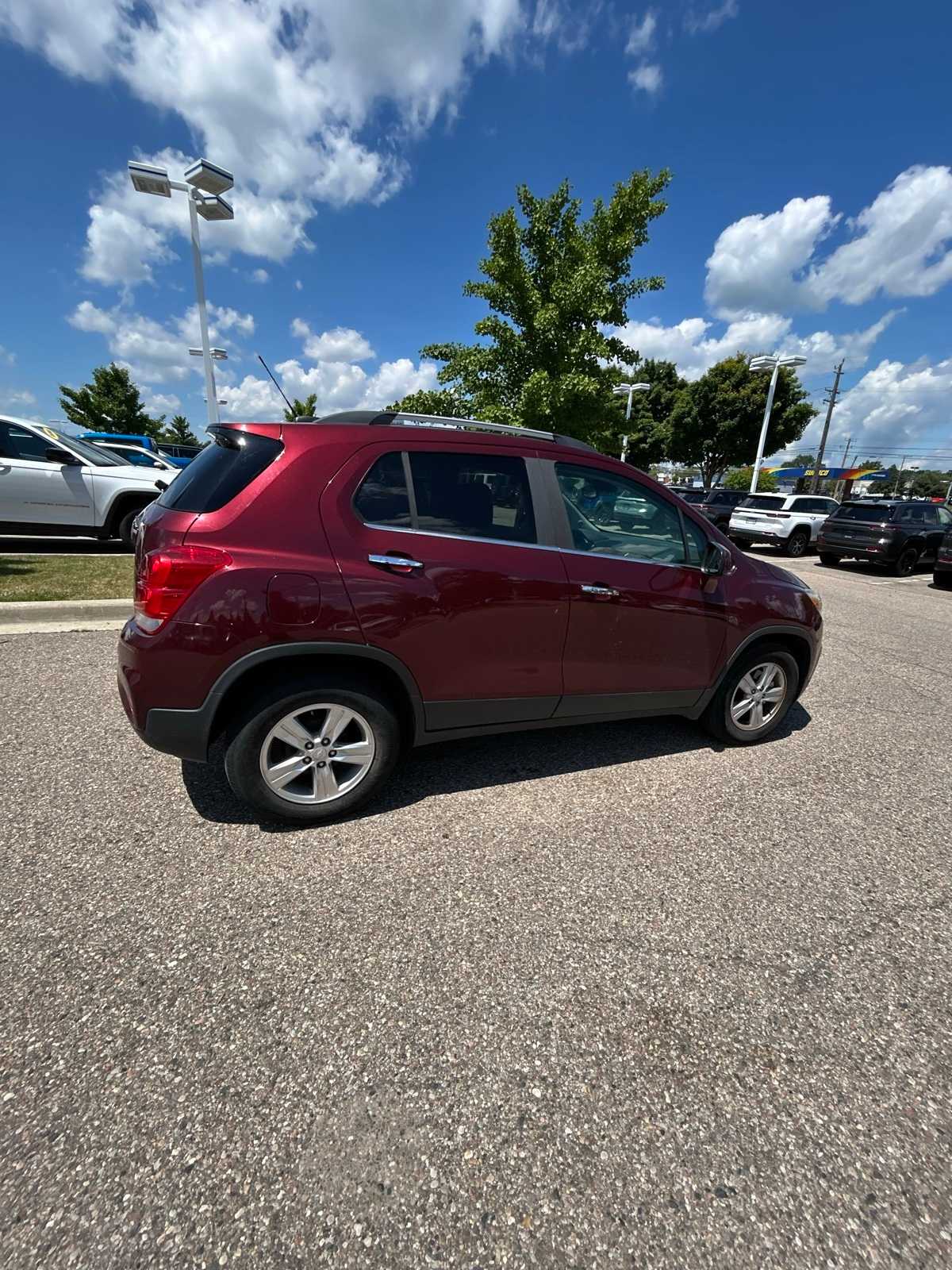 Thumbnail: 2017 Chevrolet Trax - 12