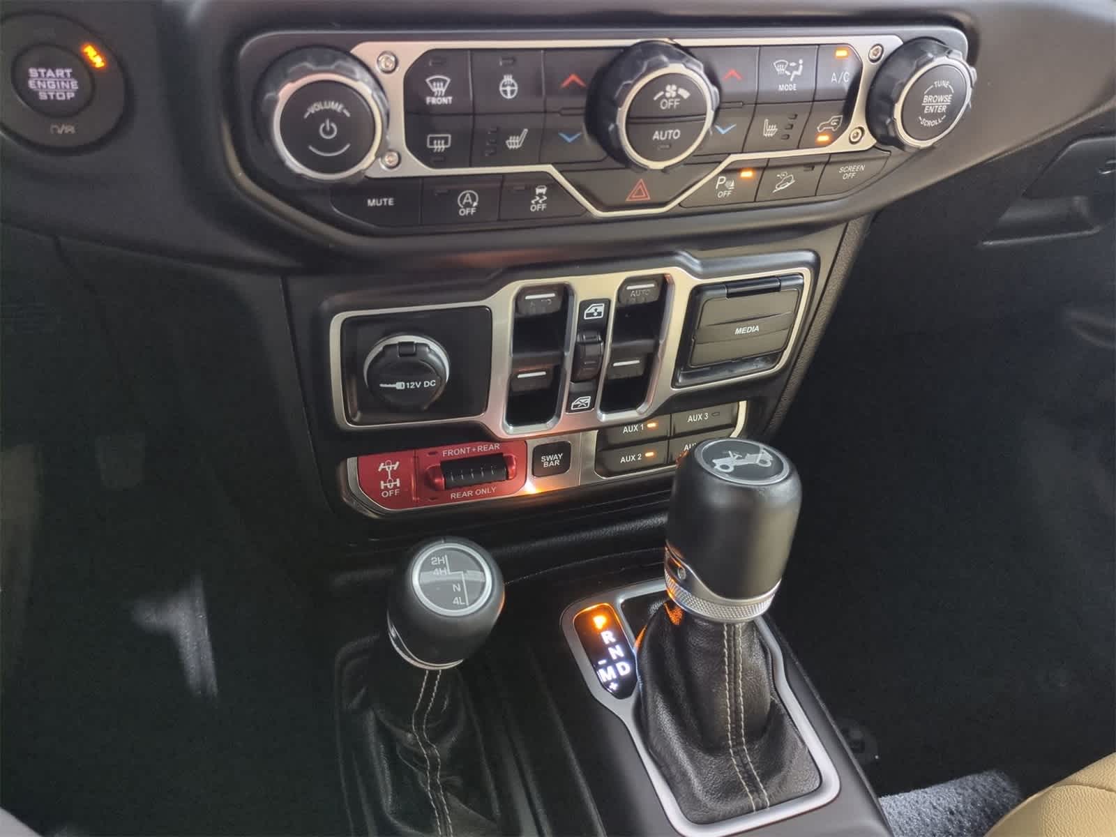 Thumbnail: 2018 Jeep Wrangler - 32