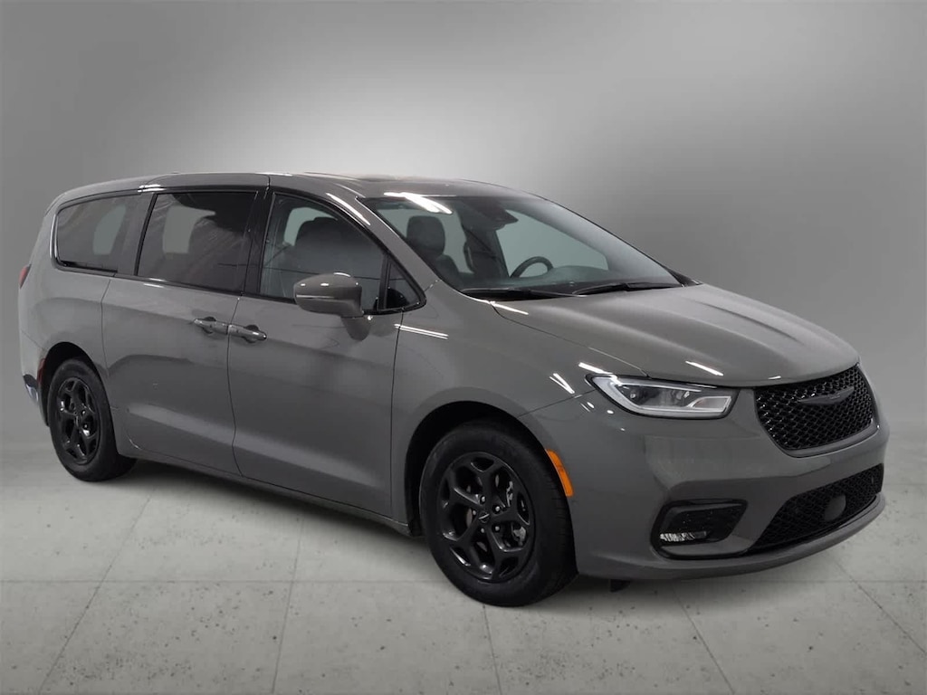 Used 2022 Chrysler Pacifica Hybrid Limited Van