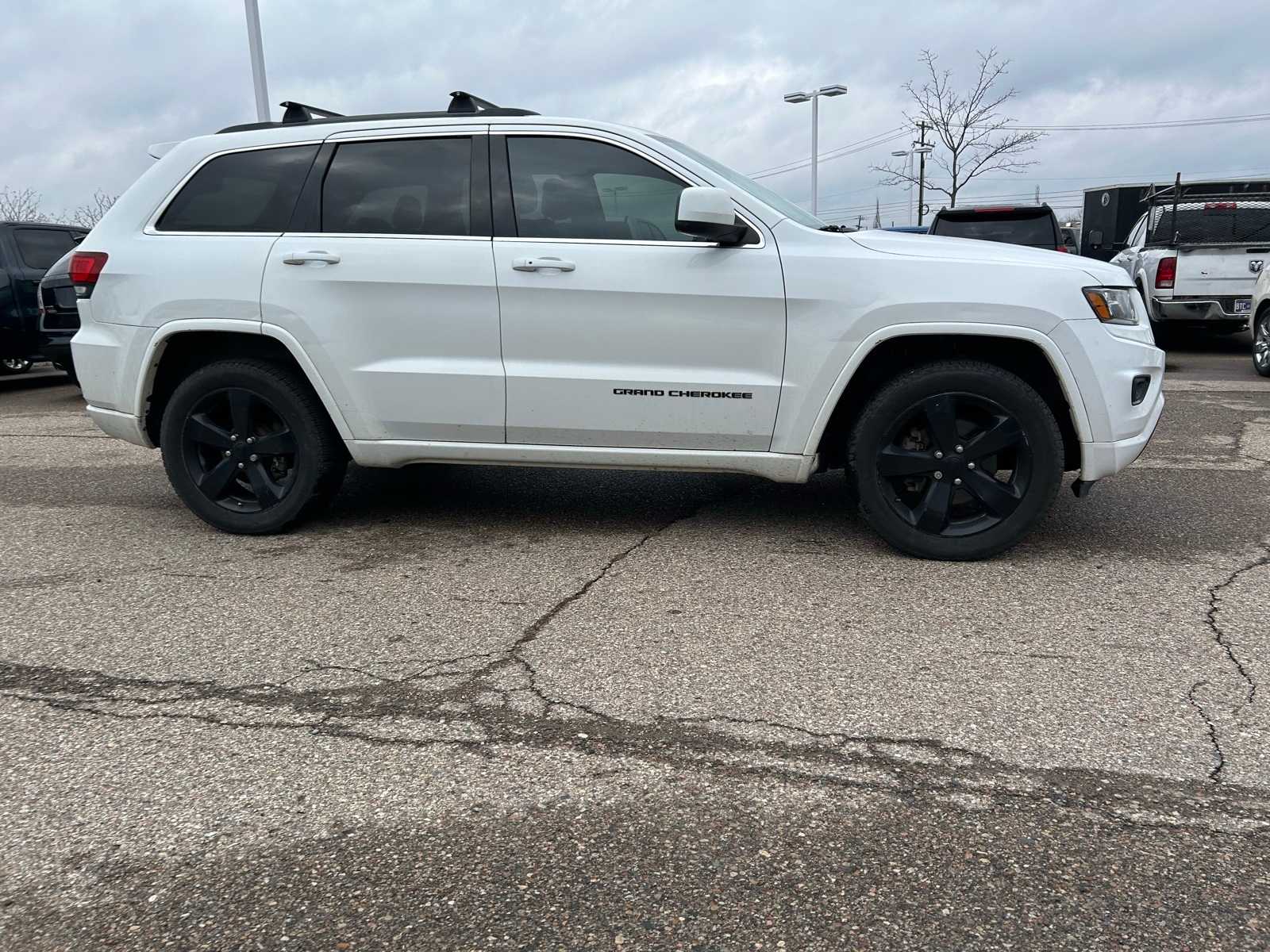 Thumbnail: 2015 Jeep Grand Cherokee - 9