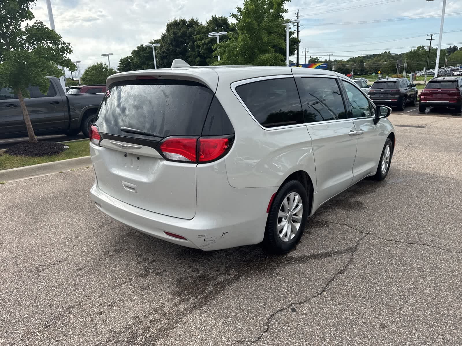 Thumbnail: 2017 Chrysler Pacifica - 18