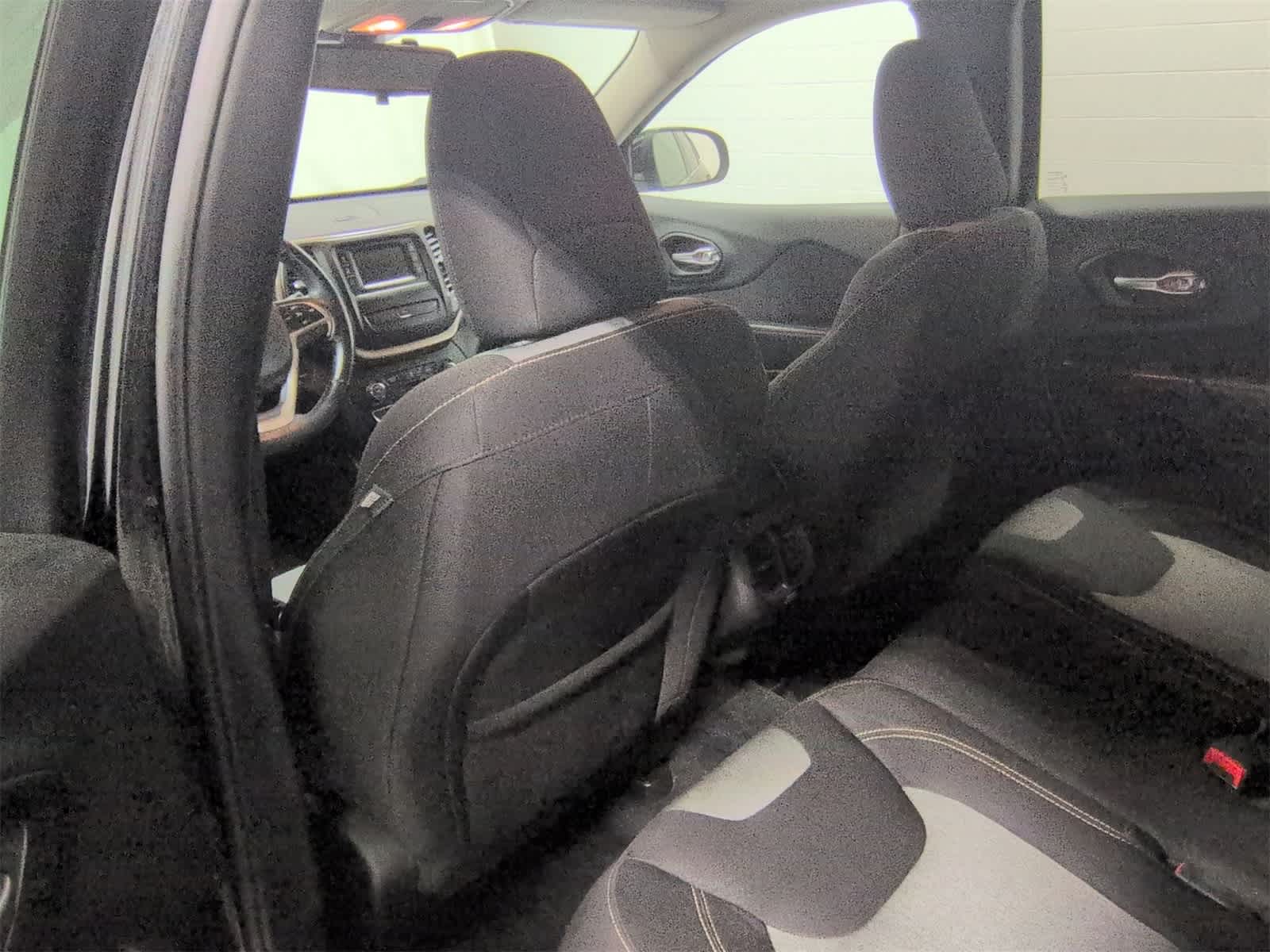 Thumbnail: 2014 Jeep Cherokee - 19