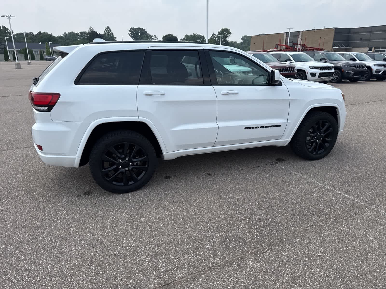 Thumbnail: 2021 Jeep Grand Cherokee - 14