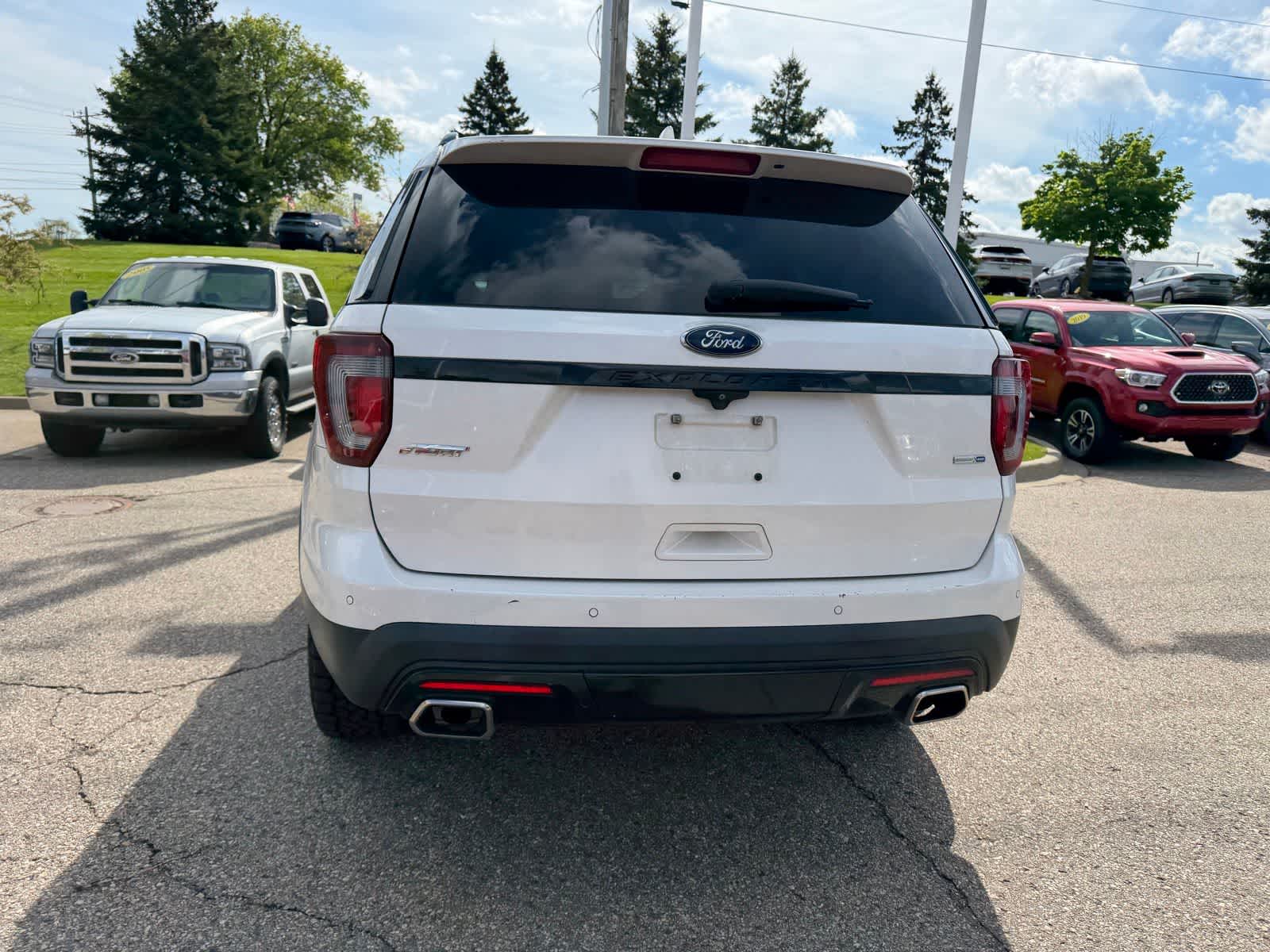 Thumbnail: 2016 Ford Explorer - 20