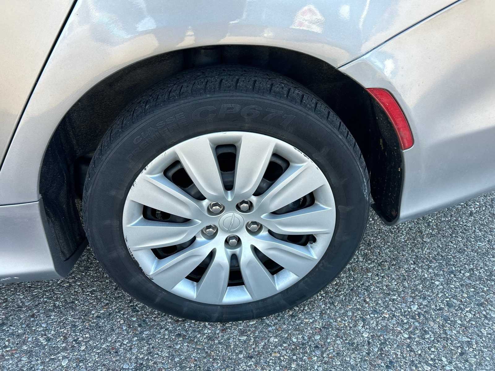 Thumbnail: 2015 Chrysler 200 - 30