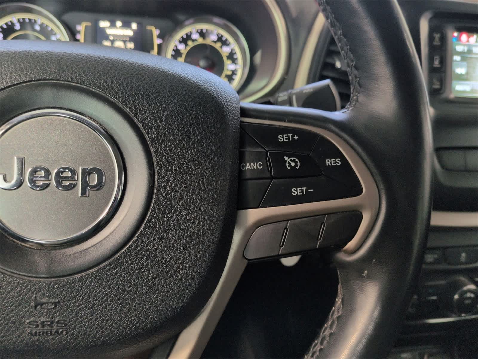 Thumbnail: 2014 Jeep Cherokee - 25